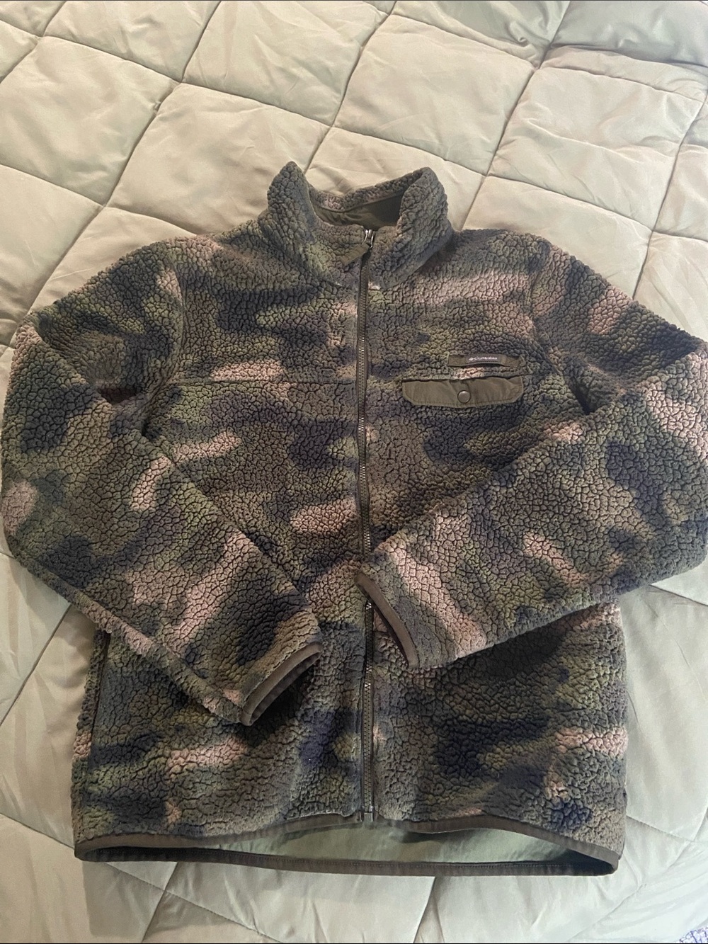 Columbia camo zip up jacket size medium